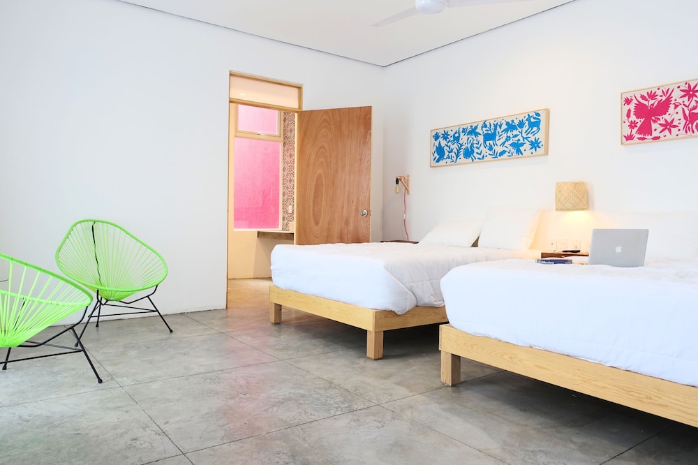 Signature Quadruple Room, 2 Queen Beds, Non Smoking, photo 6