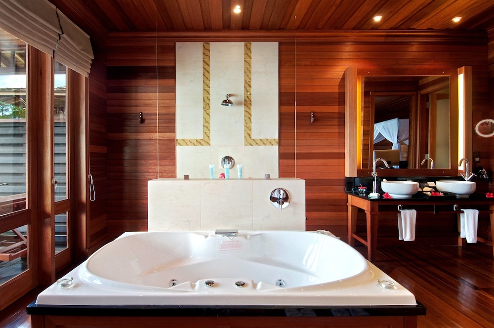 Villa, 1 King Bed, Deluxe Oceanfront