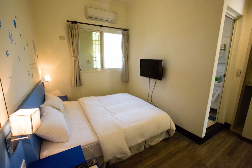 Basic Double Room, 1 Double Bed photo 2