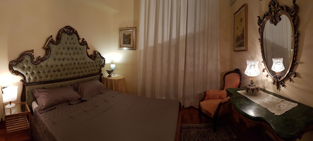 Double Room, Shared Bathroom (Due Torri)