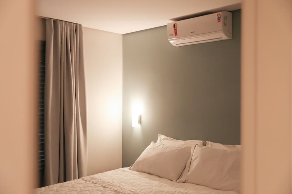 Suite 06 photo 2