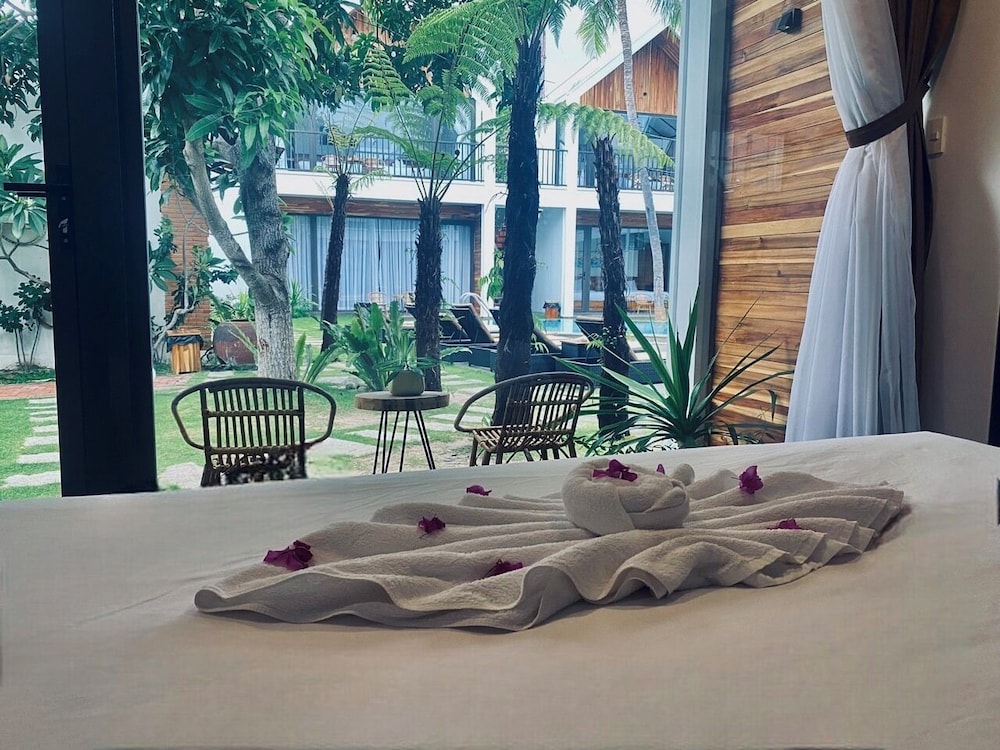 Deluxe Double Room, Pool View - Photo 7