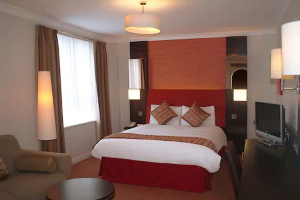 Family Room, 1 King Bed photo 1