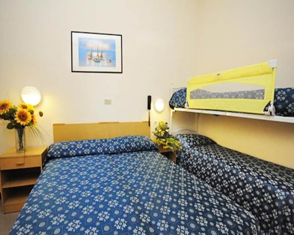 Quadruple Room - Photo 8