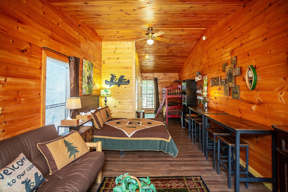 Bigfoot Lodge Room One photo 2