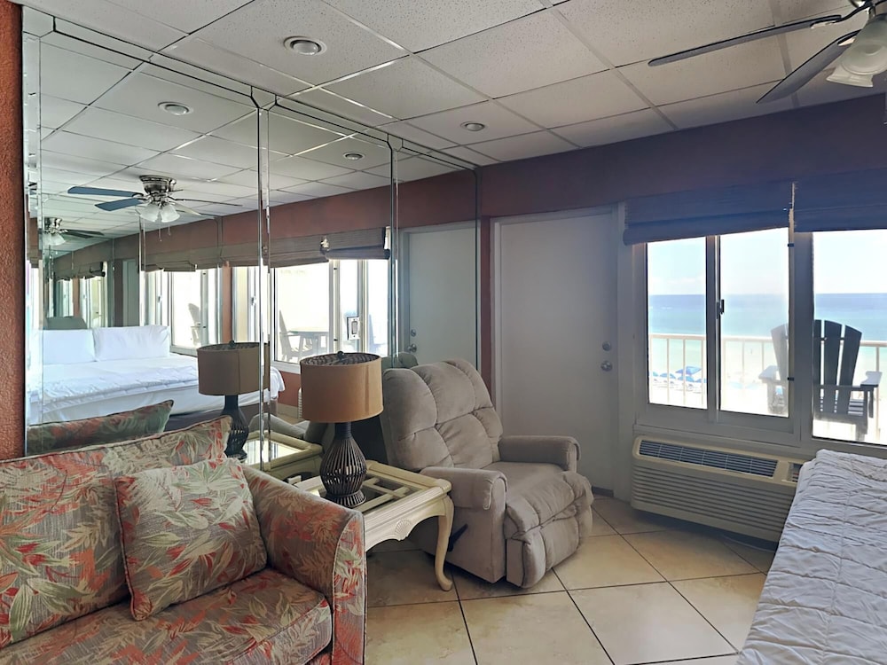 Studio Suite, 1 King Bed with Sofa bed, Patio, Ocean View (#418 - No Pets)