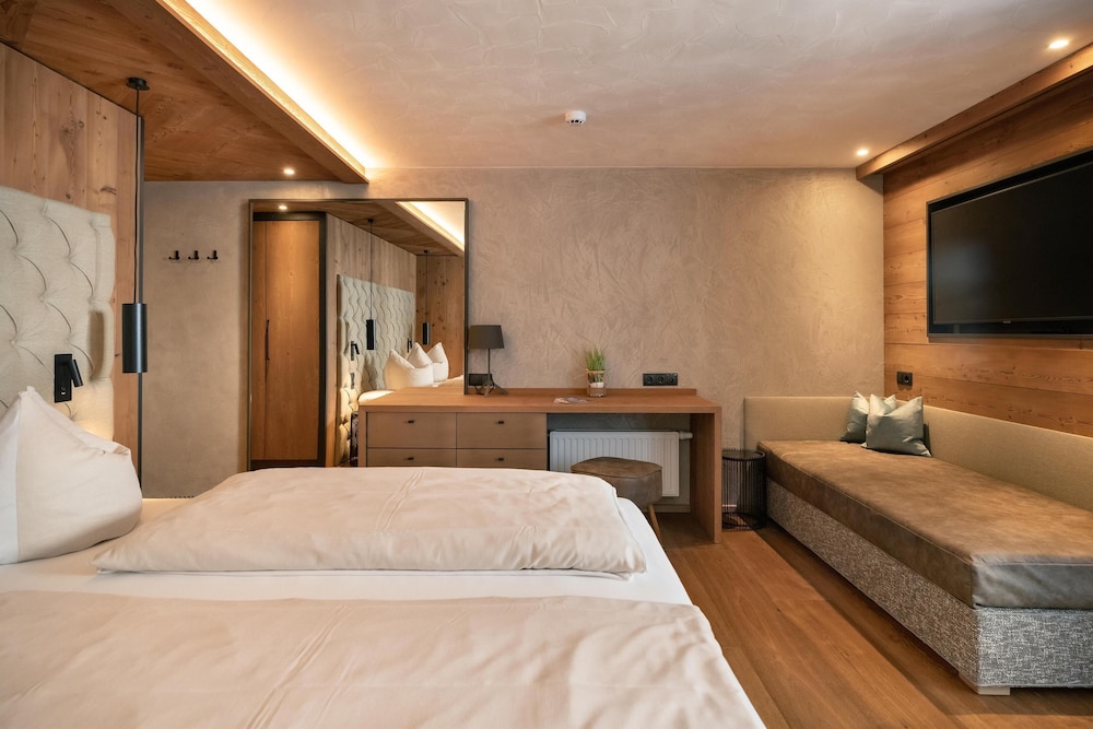 Superior Double Room, Balcony photo 2