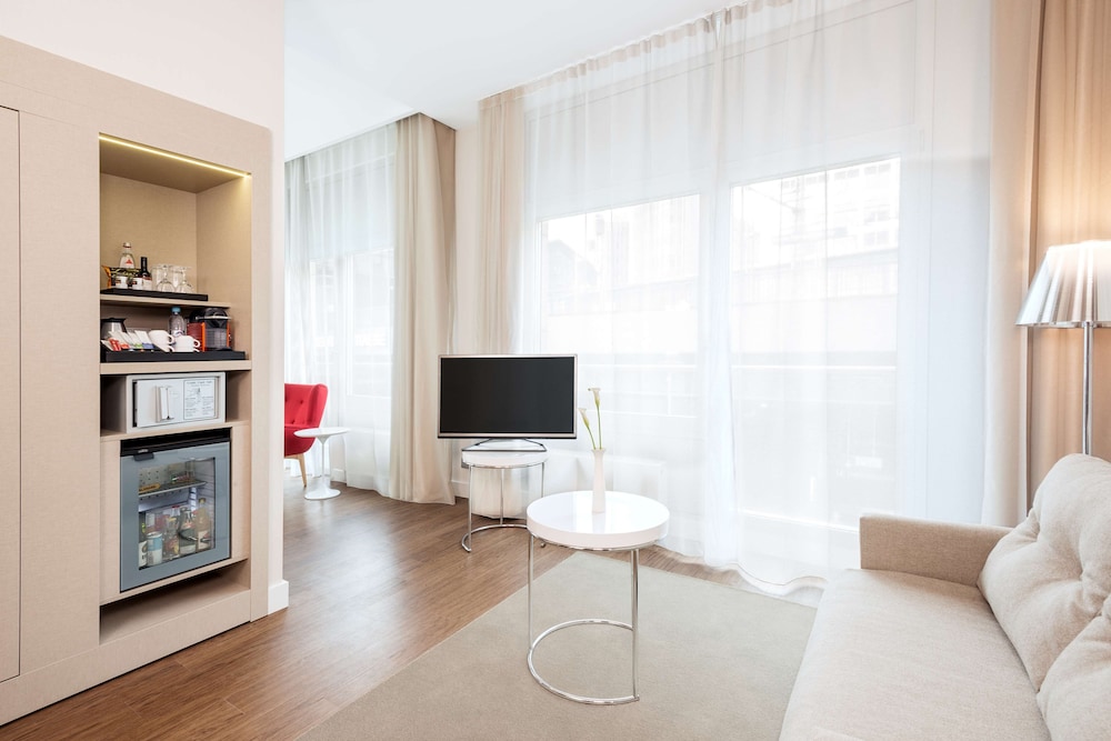 Junior Suite (Extra Bed 3 adults) - Photo 1