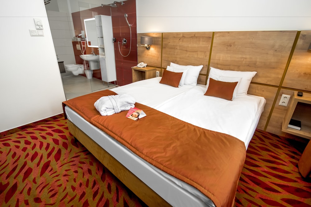 Junior Suite, 1 Bedroom, Balcony - Photo 1