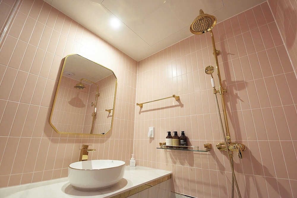 Standard Double Room - Photo 7