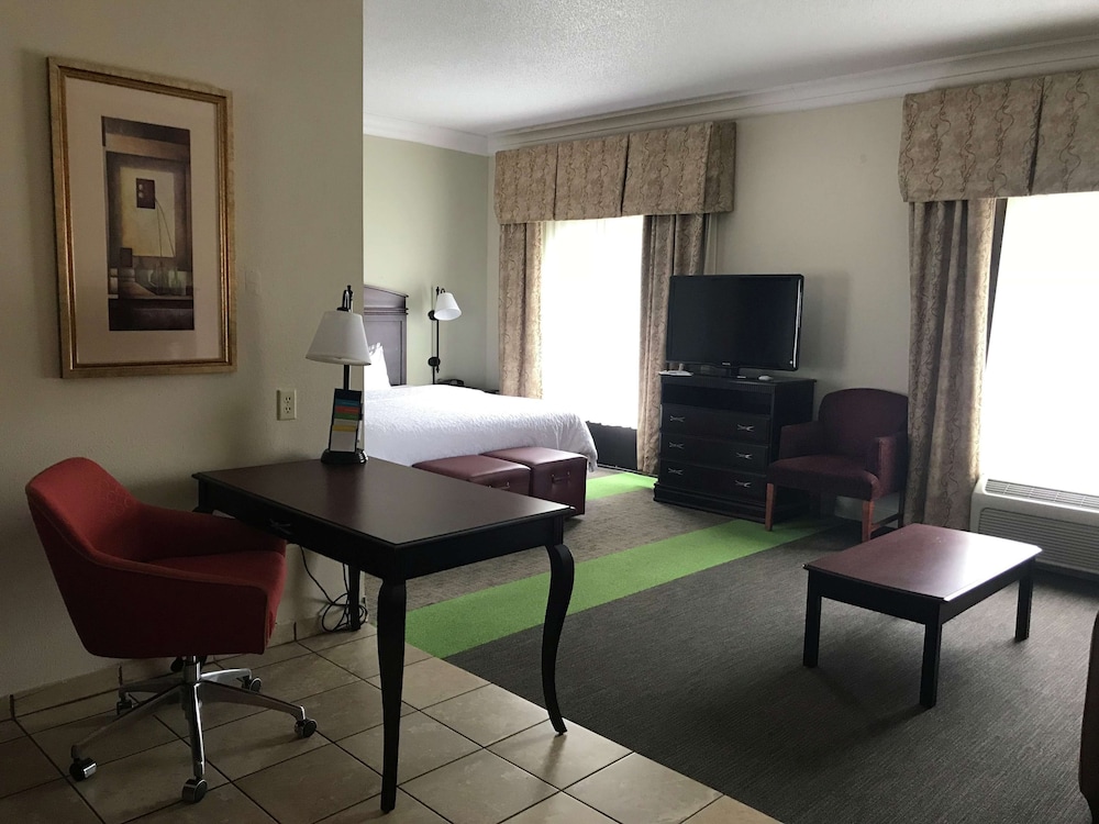 Suite, 1 King Bed, Non Smoking - Photo 2