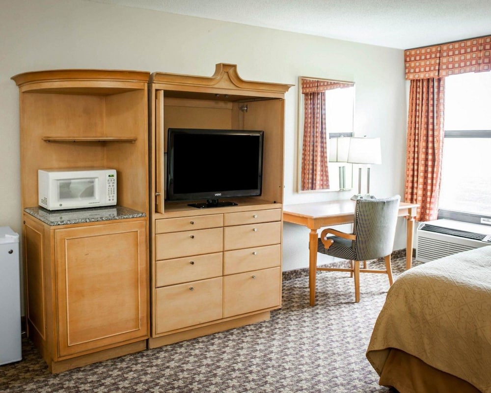 Standard Room, 1 King Bed - Photo 5