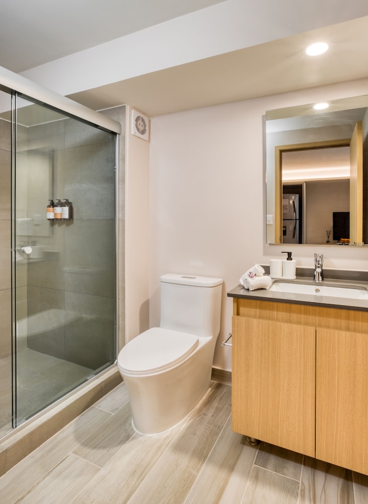 Two Bedroom Apartment with Balcony - Photo 11