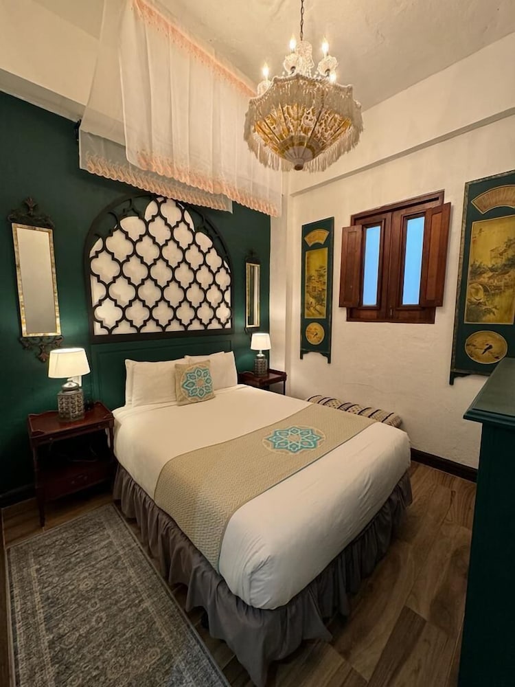 Standard Room, 1 Queen Bed