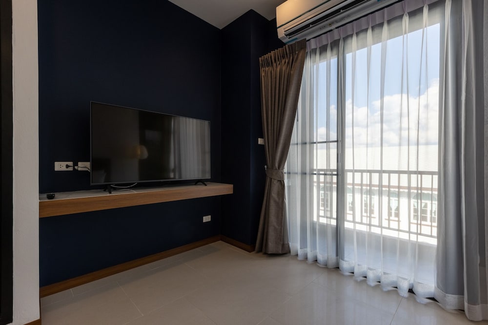 Superior King Room - Photo 11