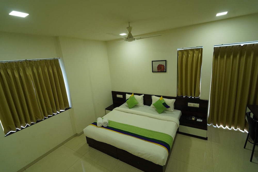 Deluxe Room, City View