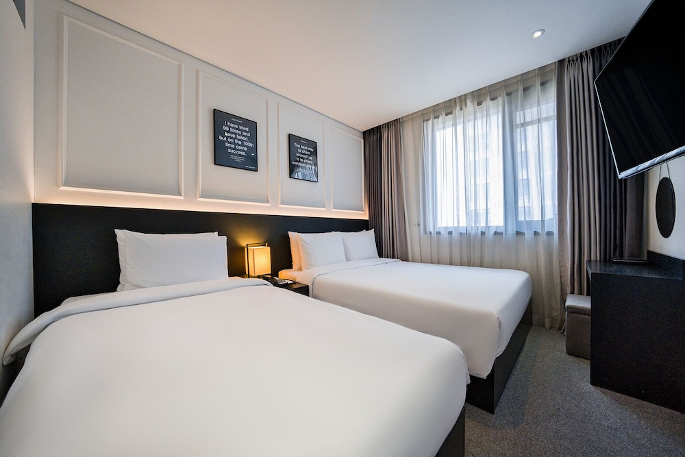 Family Twin Room (for 3paxs)