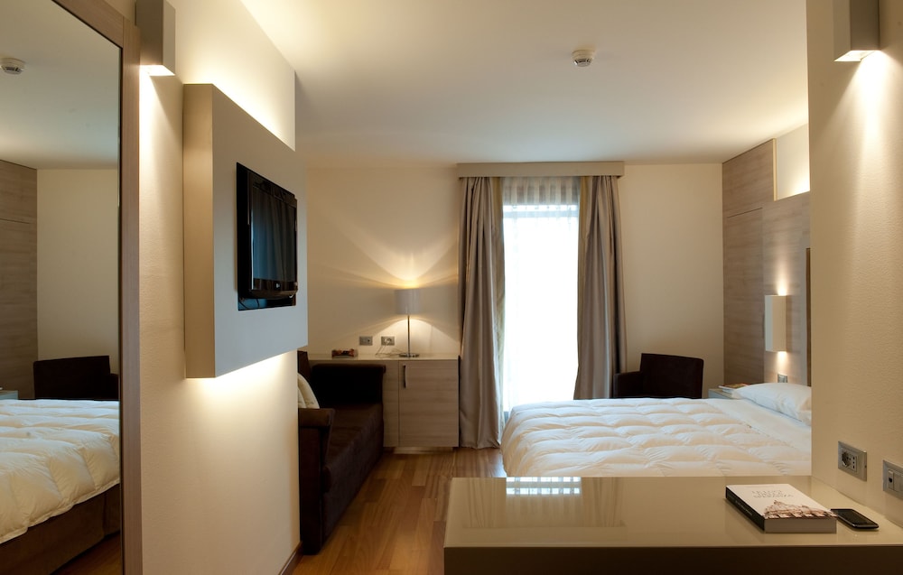 Basic Double Room, Private Bathroom photo 2