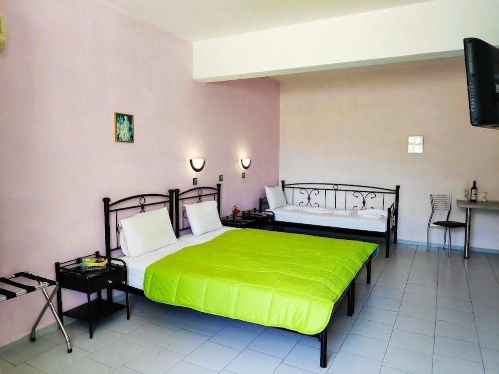 Triple Room (Semi-basement)