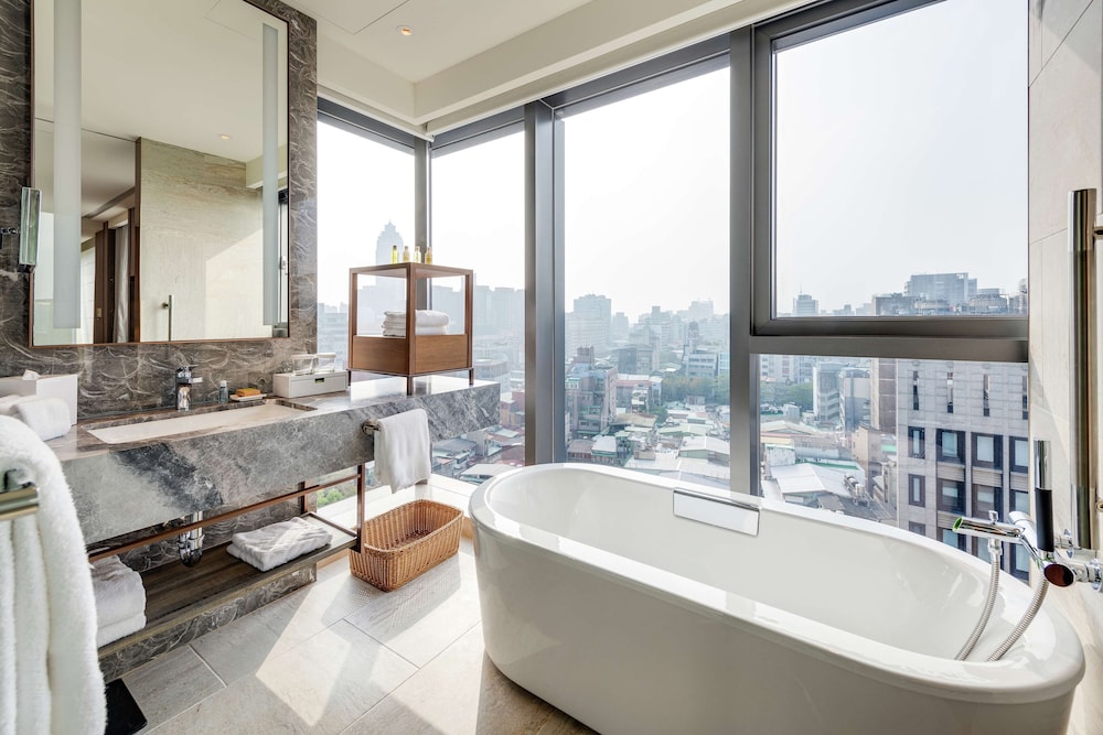 Corner Suite, 1 King Bed