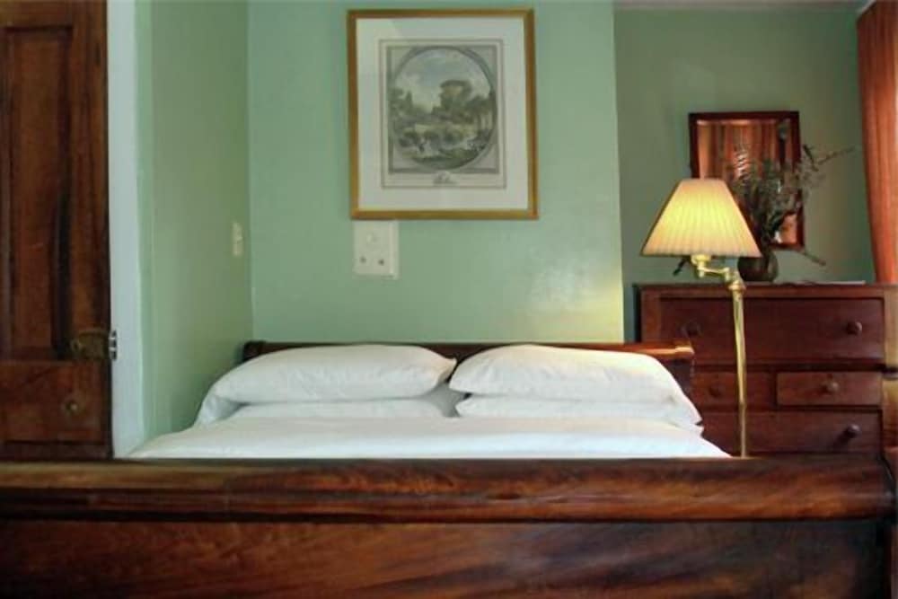 Lahore Room photo 3