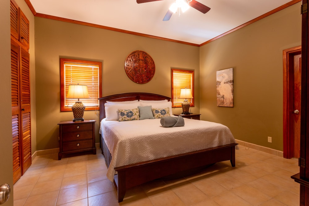 Executive Condo photo 2