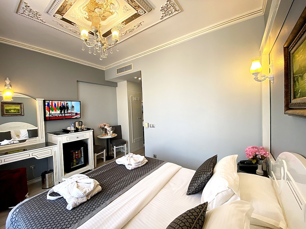 Superior Single Room, 1 Double Bed, Balcony, City View photo 1