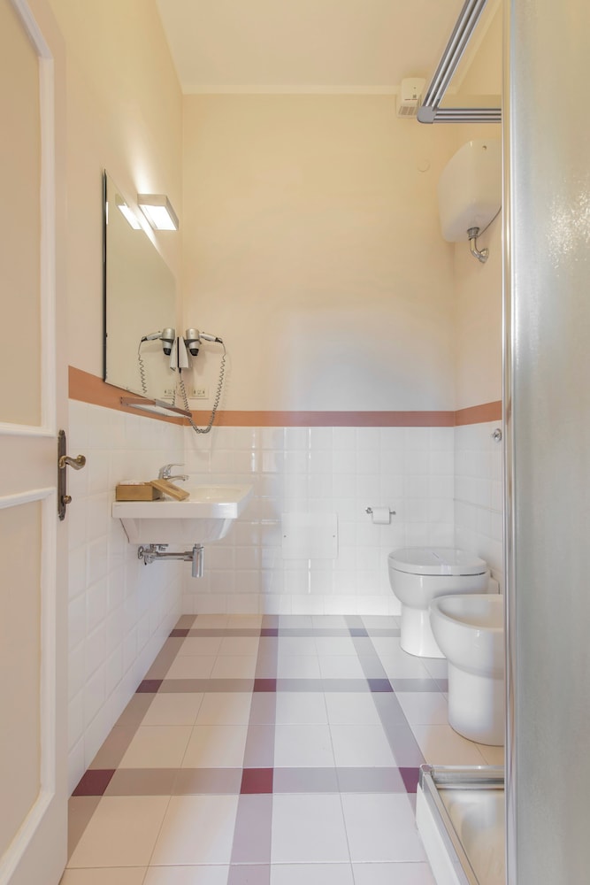 Double Room - Photo 10
