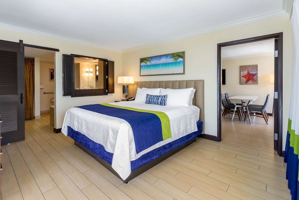 Suite, 1 Bedroom, City View (Non-Smoking/ Corner)