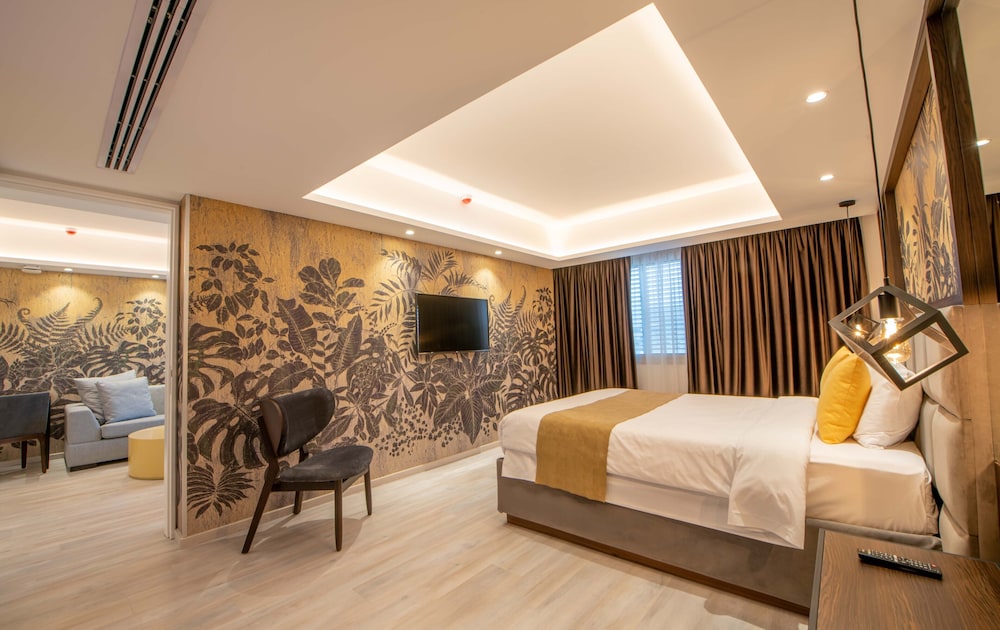 Deluxe Suite, 1 King Bed - Photo 15
