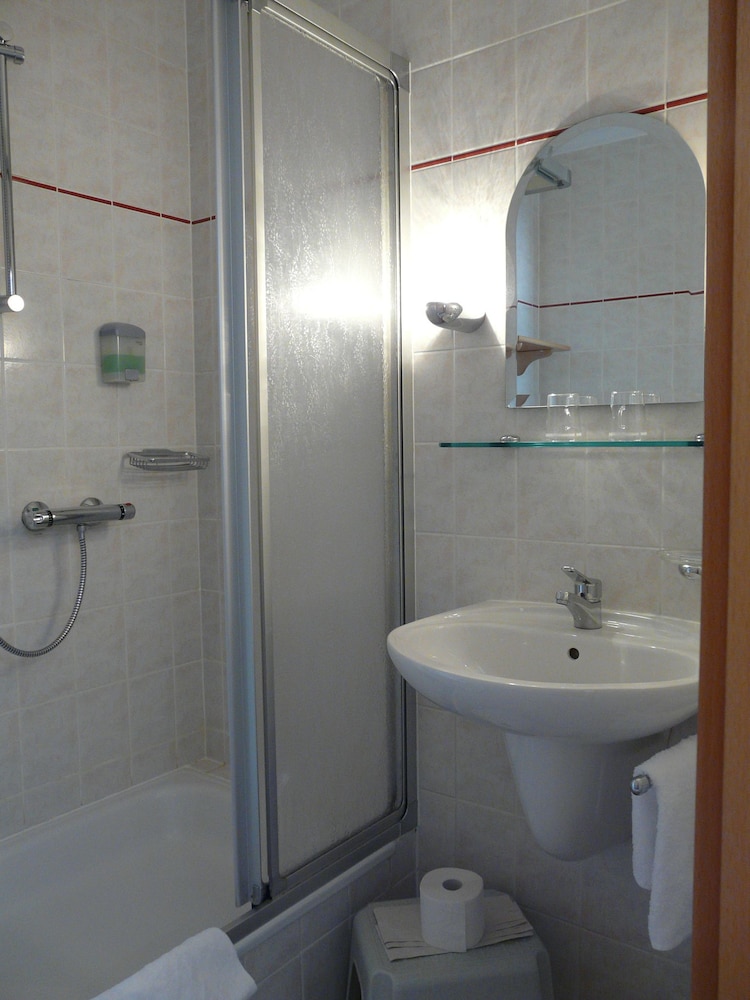 Standard Double Room - Photo 2