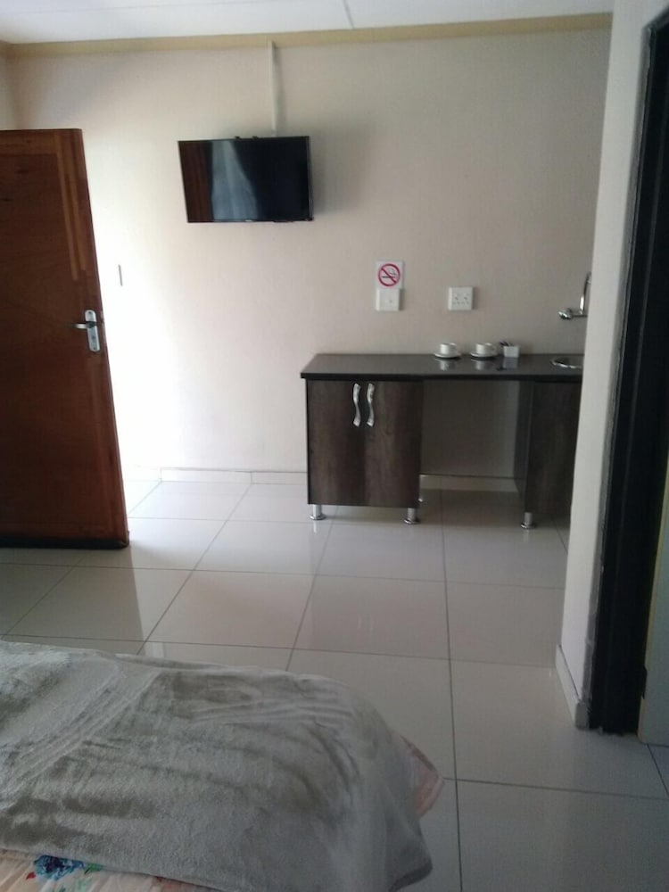 Double Room, 1 Queen Bed photo 3