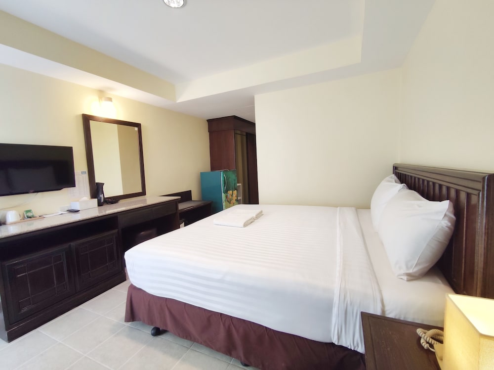 Superior Room, 1 King Bed, Balcony, Pool View - Photo 7