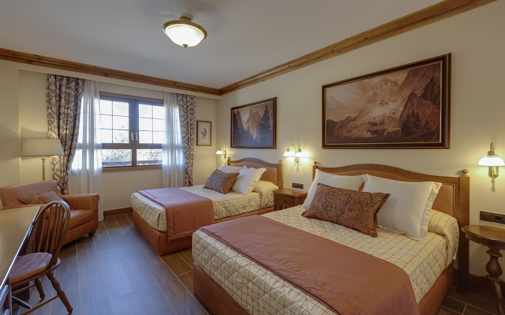 Superior Room, 2 Adults (Port Aventura tickets and 1 Ferrari Land ticket included) photo 3