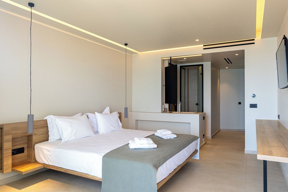 Deluxe Double Room, 1 King Bed, Sea View, Beachfront photo 1