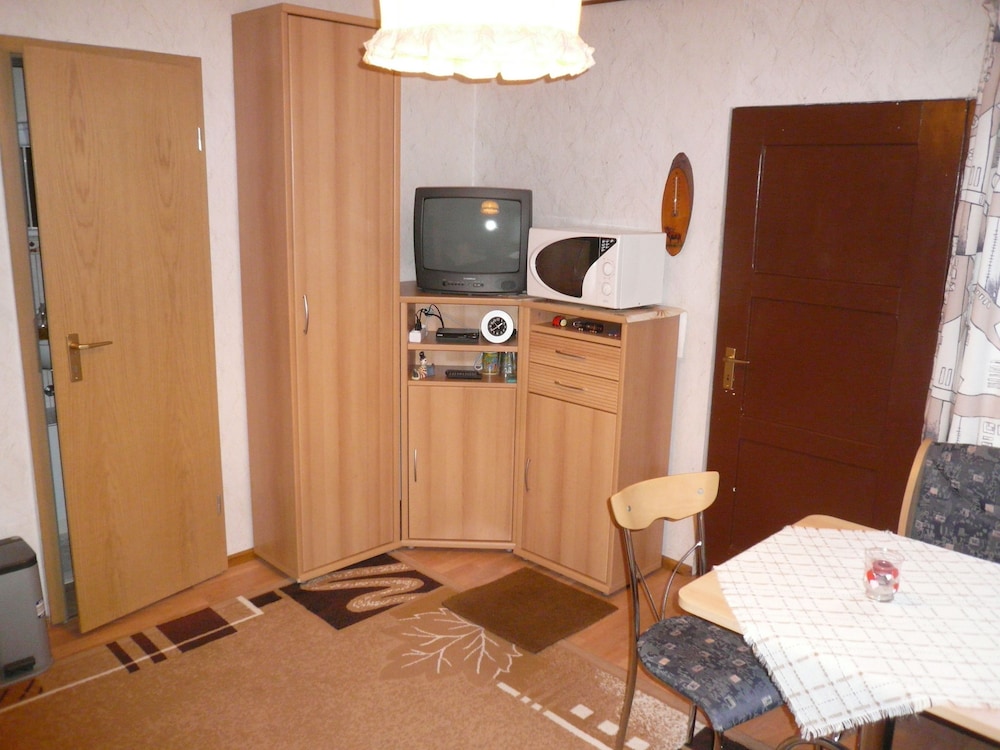 Basic Double Room, Non Smoking photo 2