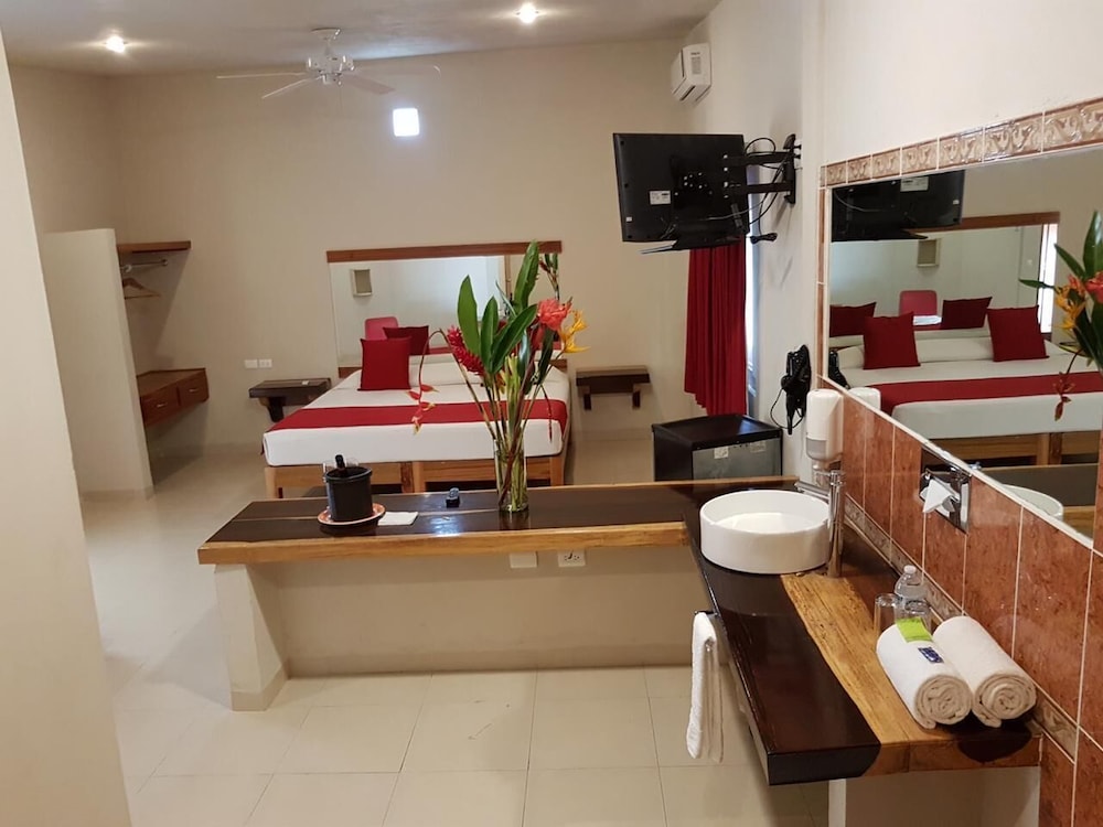 Honeymoon Studio Suite photo 1