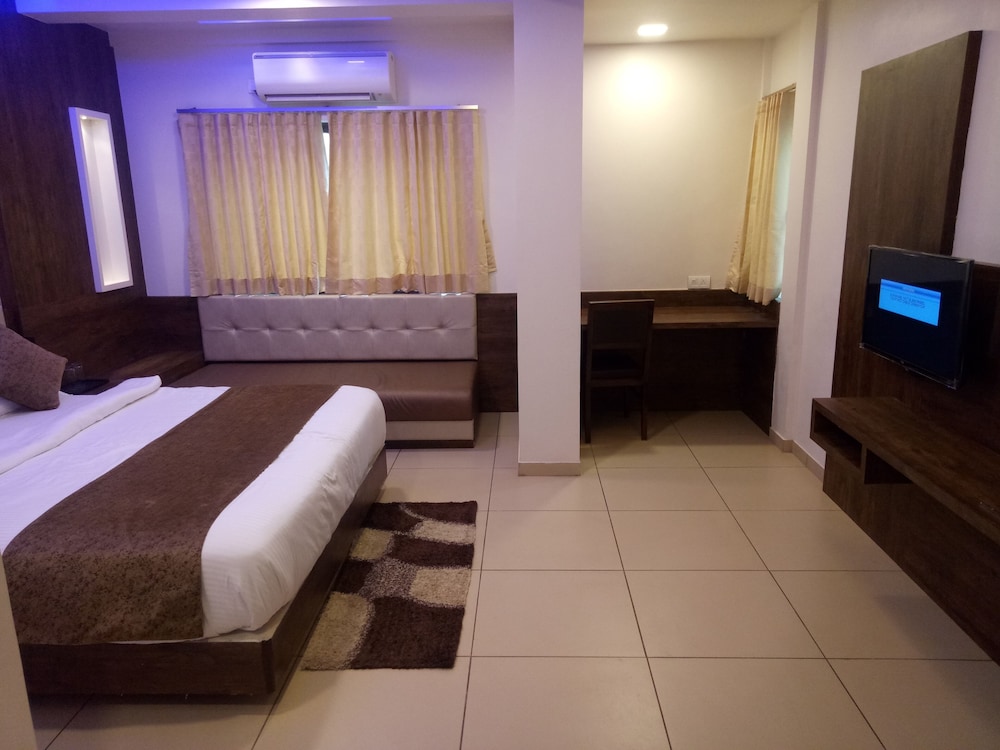 Executive Room, 1 King Bed photo 3