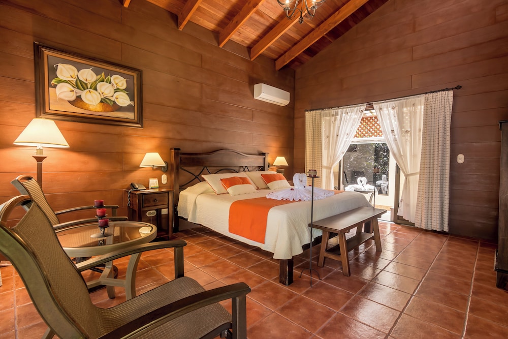 Romantic Villa, Jetted Tub - Photo 1
