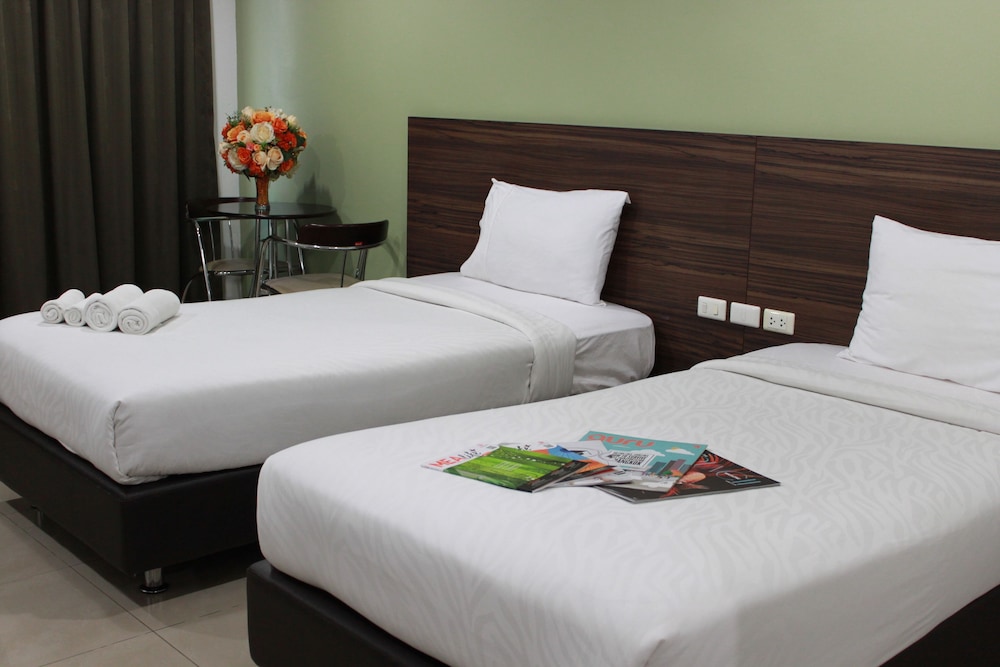 Premier Double Room Single Use, 2 Twin Beds photo 3