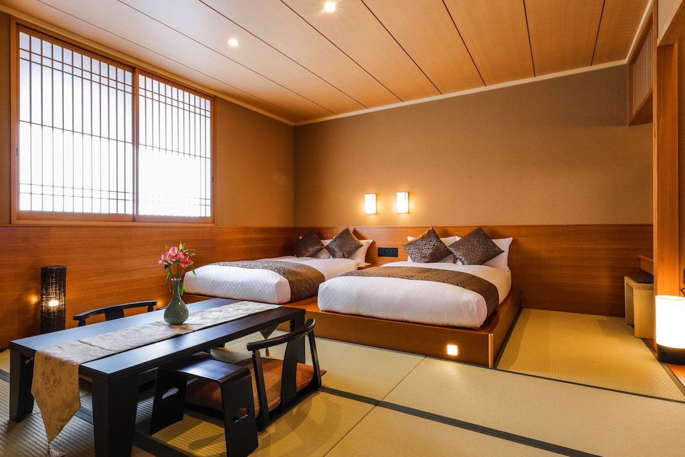 Deluxe Room west building - Photo 5