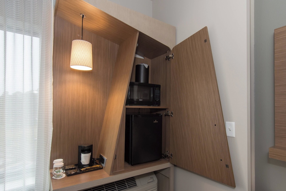 Room, 1 King Bed (Hearing Accessible) photo 2