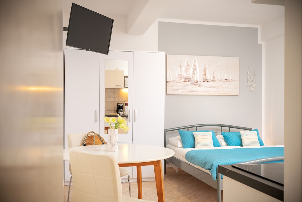 Studio, Sea View, Beachfront photo 3
