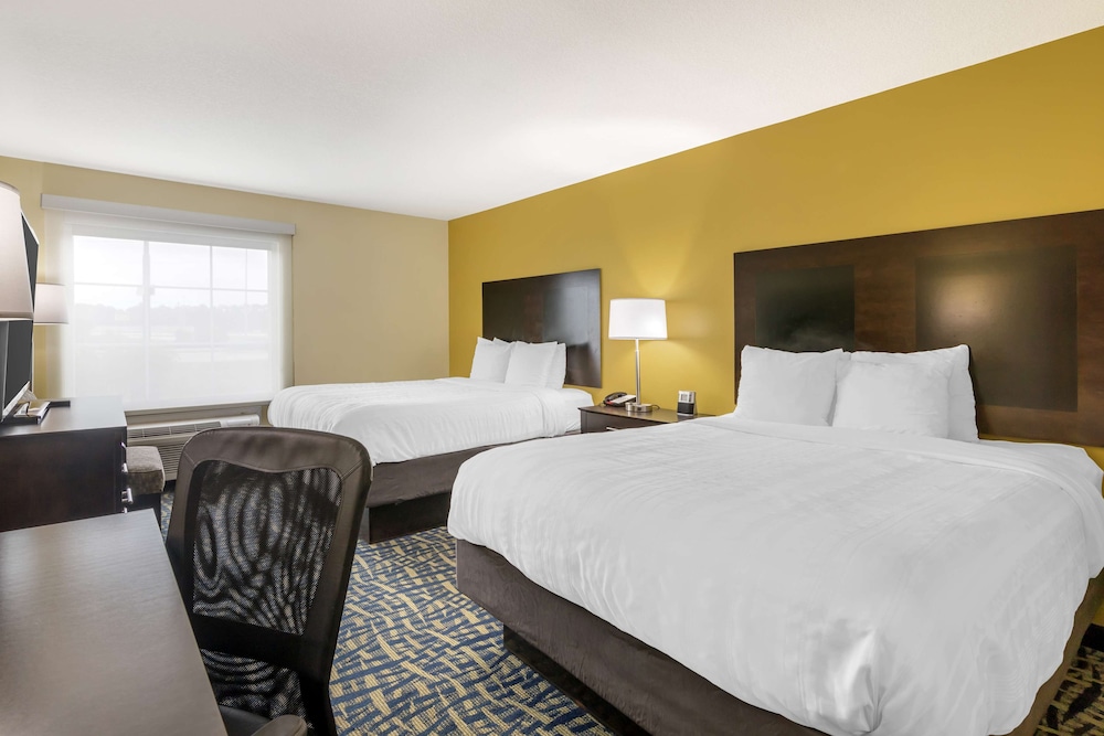 Standard Room, 2 Queen Beds, Non Smoking, Refrigerator & Microwave - Photo 1