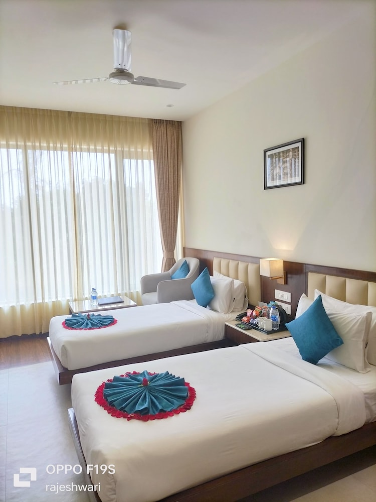 Standard Double or Twin Room, Mountain View photo 2