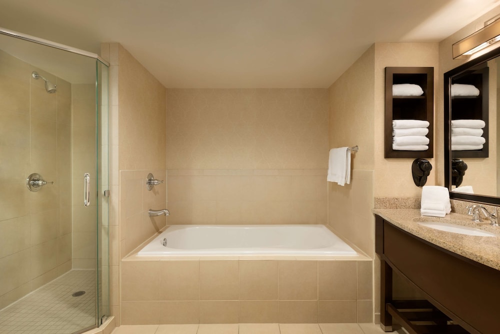 Junior Suite, 1 King Bed - Photo 6