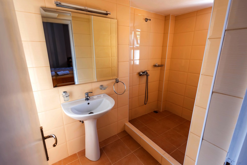 Triple Room, Pool View - Photo 12