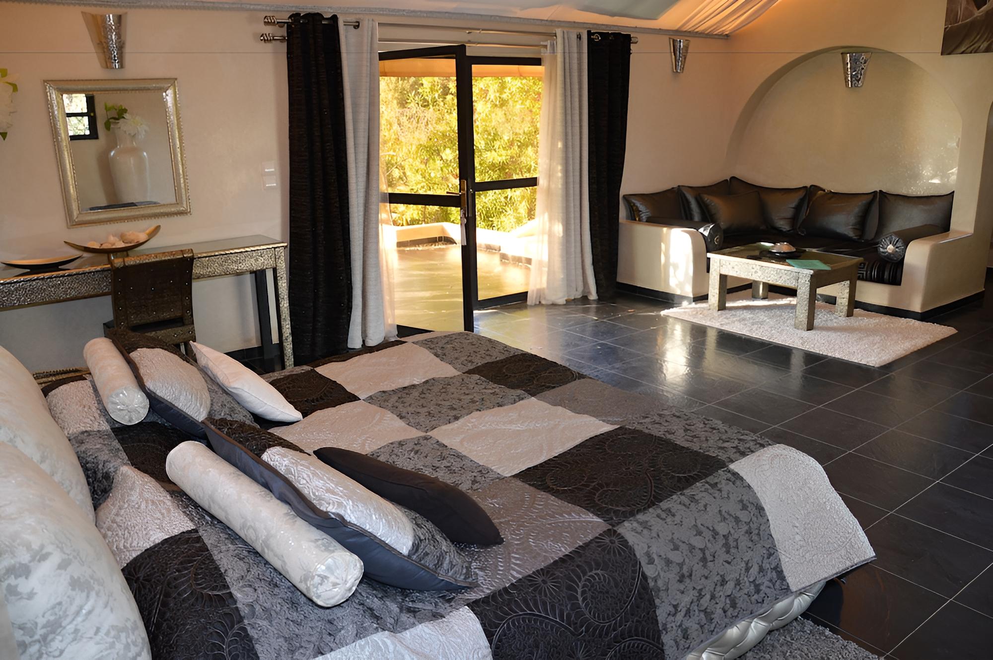 Deluxe Suite, 1 King Bed, Bathtub (Princiere) photo 3