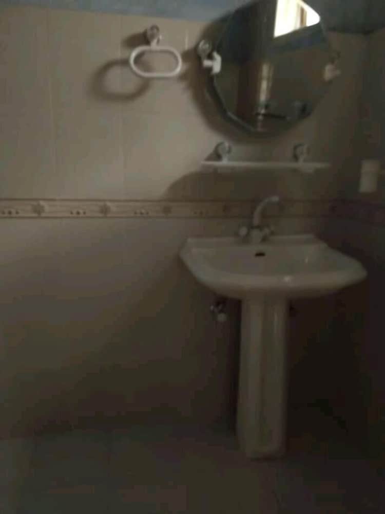 Standard Triple Room - Photo 4