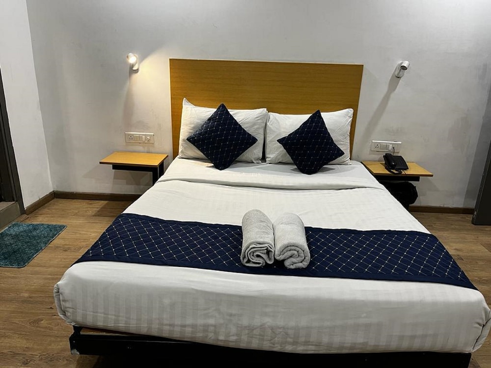 Deluxe Room - Photo 1